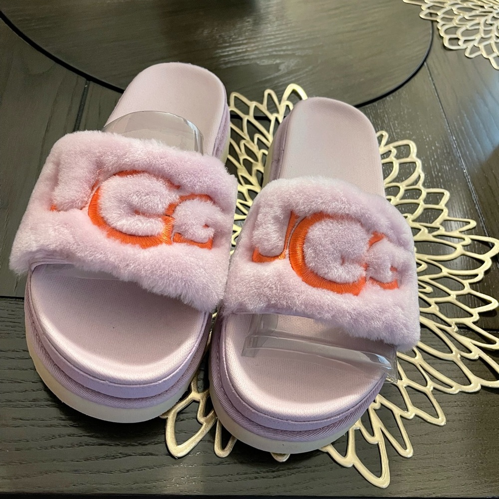 Brand New, Never Worn Size 11 Ugg Fur Slides - Lilac